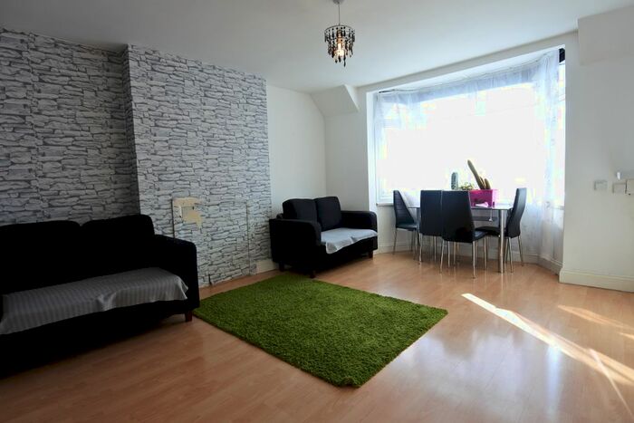 1 Bedroom Flat To Rent In Village Way, Neasden, NW10