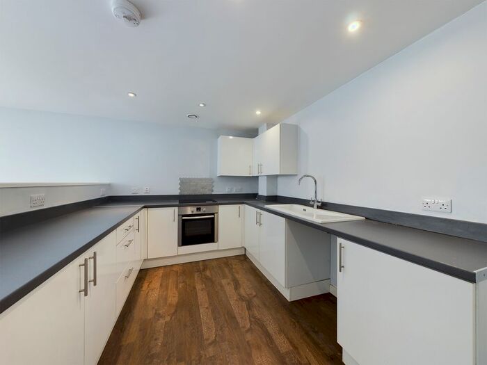 2 Bedroom Flat To Rent In Queens House, Paragon Street, HU1