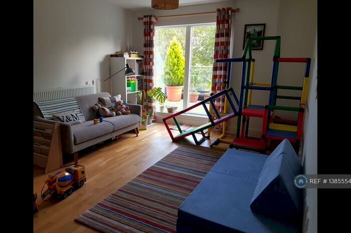 2 Bedroom Flat To Rent In Quayside House, London, E16