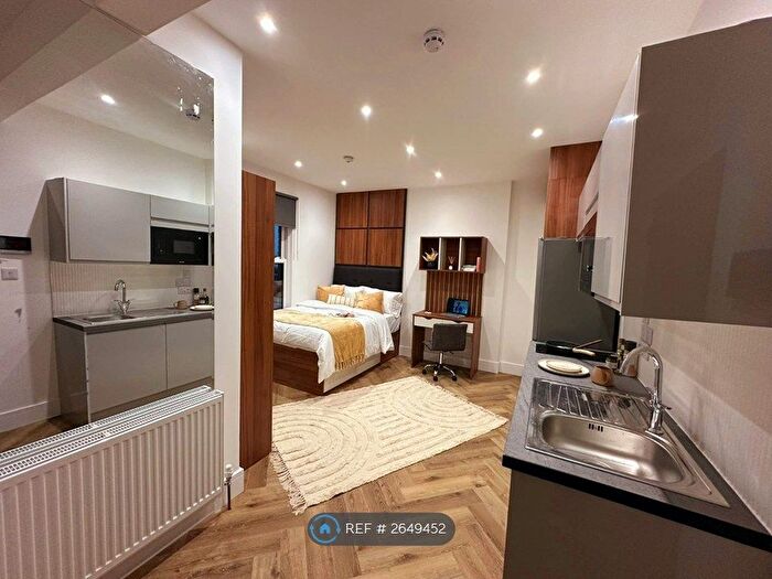 Studio To Rent In Deluxe, Derby, DE1