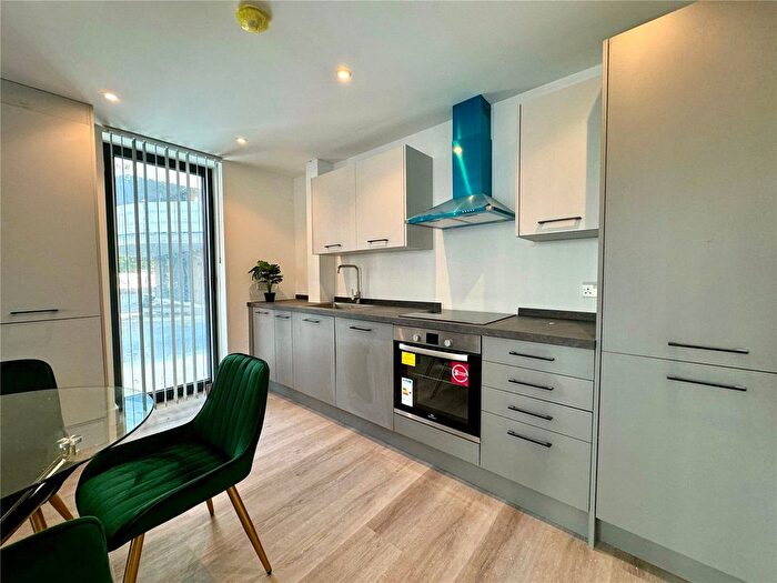 2 Bedroom Flat For Sale In Farnborough Road, Farnborough, Hampshire, GU14