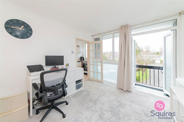 Studio For Sale In Ashbourne Close, London, N12