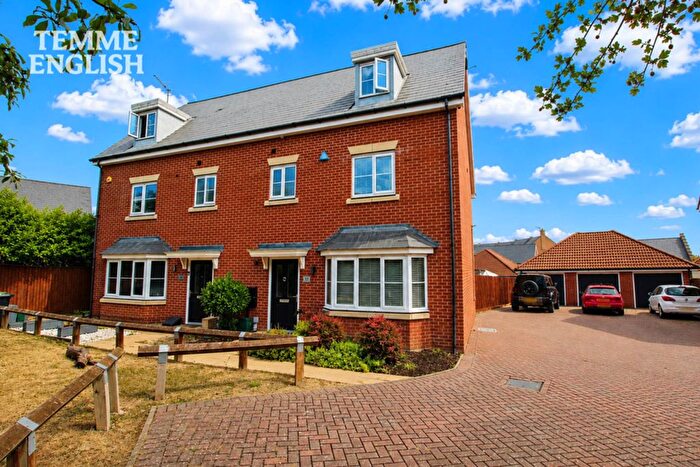4 Bedroom Semi-Detached House For Sale In Dulwich Avenue, Basildon, SS15