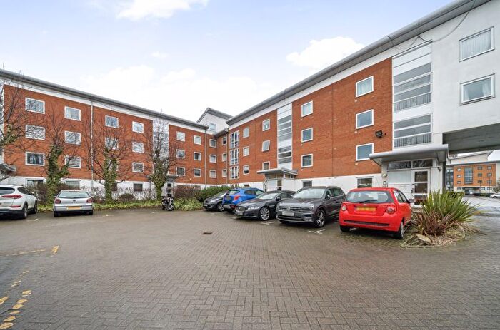 1 Bedroom Flat For Sale In Felixstowe Court, Galleons Lock, E16