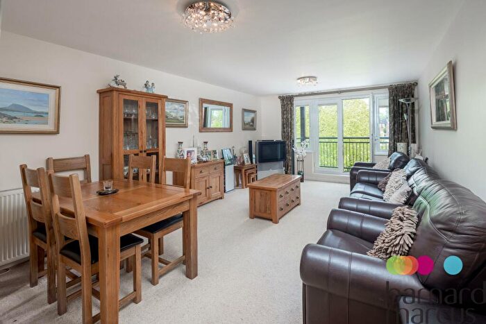 2 Bedroom Apartment To Rent In Torrington Park, London, N12