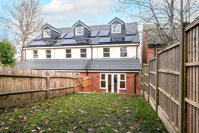 3 Bedroom End Of Terrace House For Sale In Aston Close, Apsley, Hemel Hempstead, Hertfordshire, HP3