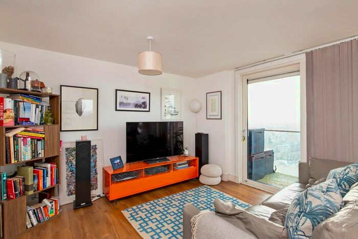 3 Bedroom Flat To Rent In Sledge Tower, Dalston Square, E8