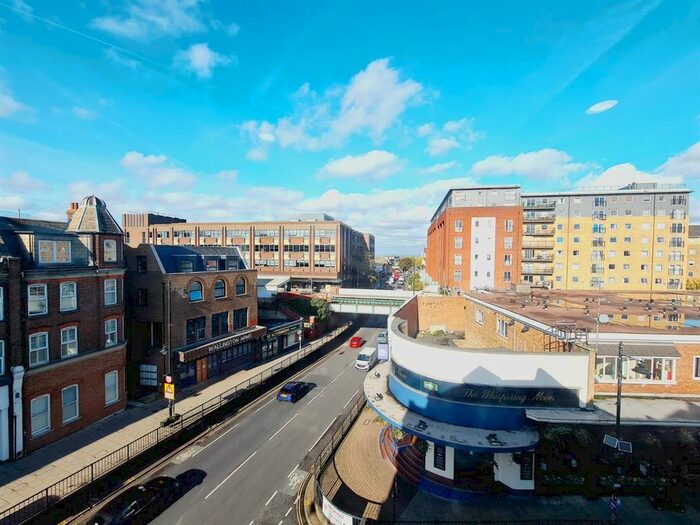 2 Bedroom Flat To Rent In Woodcote Road, Wallington, SM6