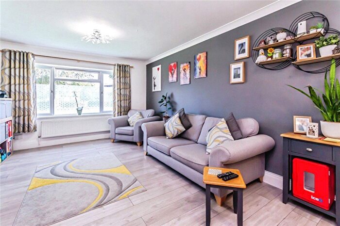 3 Bedroom Flat For Sale In Coulsdon Road, Caterham, Surrey, CR3