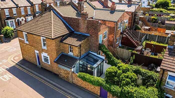 3 Bedroom End Of Terrace House For Sale In Browns Road, Walthamstow, London, E17