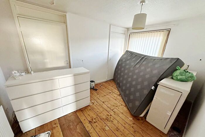 3 Bedroom Semi-Detached House For Sale In , Wellshot Crescent, Kennoway, Leven, KY8
