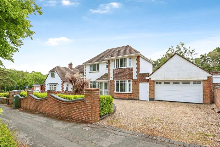 3 Bedroom Detached House For Sale In Littledown Avenue, Bournemouth, BH7