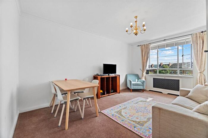 2 Bedroom Flat For Sale In Nightingale Lane, SW12