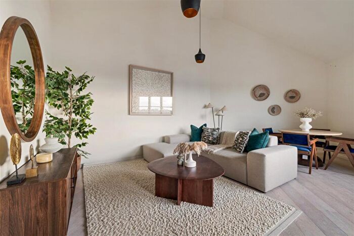 2 Bedroom Flat To Rent In Harley Court, Wanstead, E11