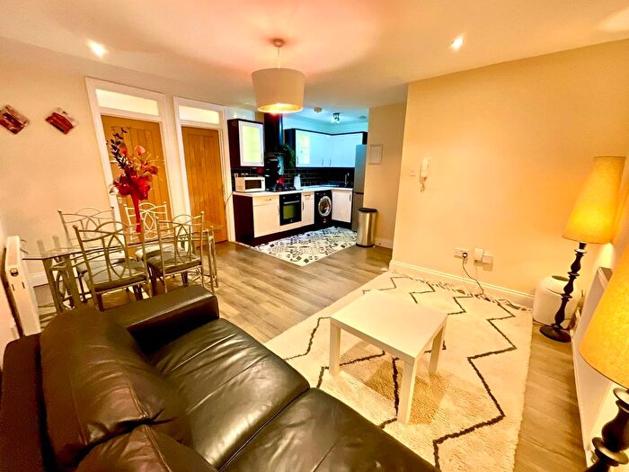 2 Bedroom Flat To Rent In Tudor Street, Tudor Lodge, CF11