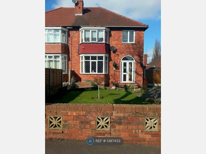 4 Bedroom Semi-Detached House To Rent In Patricia Avenue, Wolverhampton, WV4