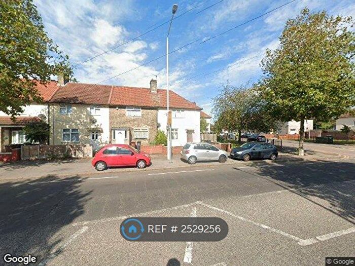 3 Bedroom End Of Terrace House To Rent In Wood Lane, Dagenham, RM8