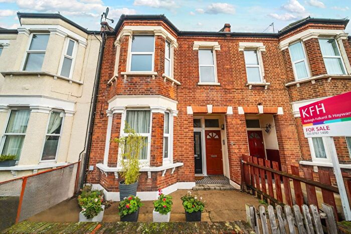 3 Bedroom Maisonette For Sale In Bickersteth Road, London, SW17