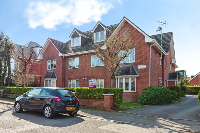 2 Bedroom Flat For Sale In Hamilton Road, Bournemouth, BH1