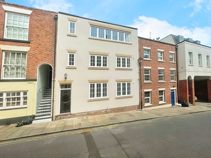 2 Bedroom Flat To Rent In Castle Street, Chester, Cheshire, CH1
