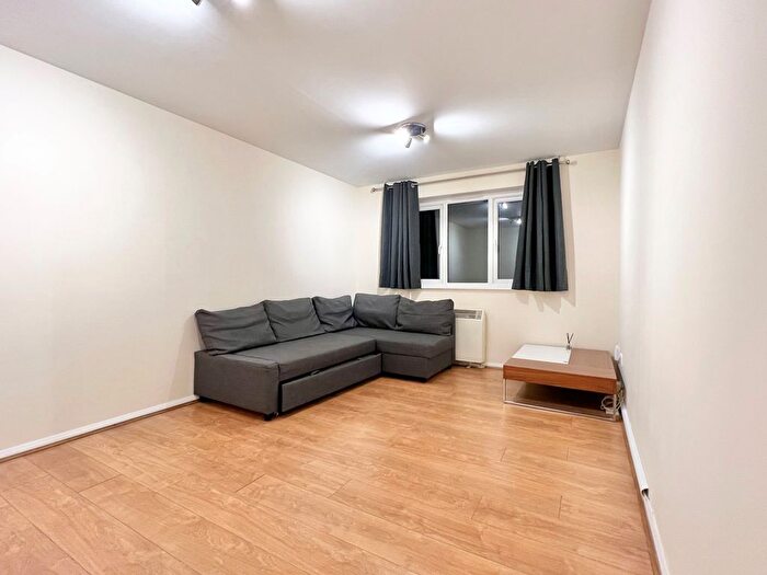 2 Bedroom Flat To Rent In Cherry Blossom Close, Palmers Green, N13