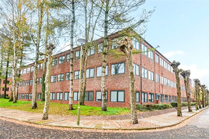 1 Bedroom Apartment To Rent In Strawberry Hill, Newbury, Berkshire, RG14