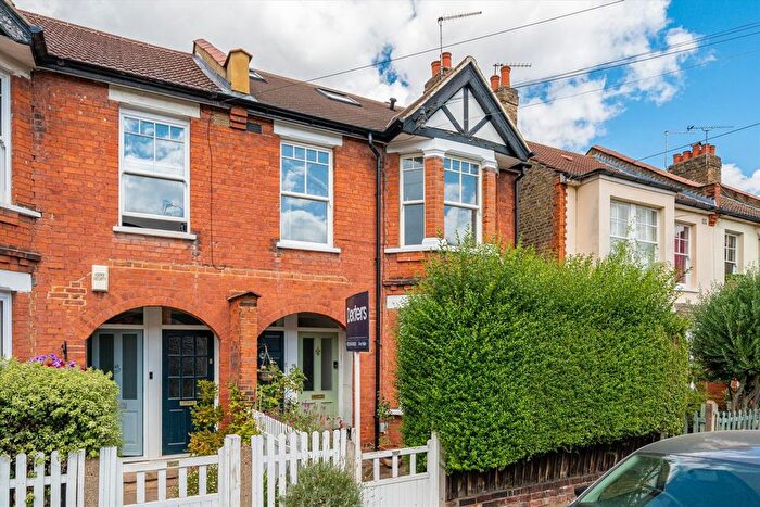 3 Bedroom Maisonette For Sale In Godstone Road, St Margarets, TW1