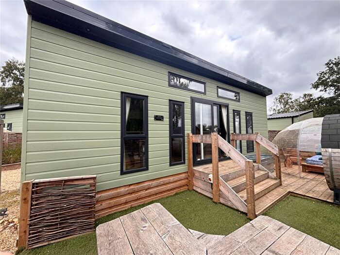 2 Bedroom Mobile/park Home For Sale In Holme Road, King's Lynn, Norfolk, PE34