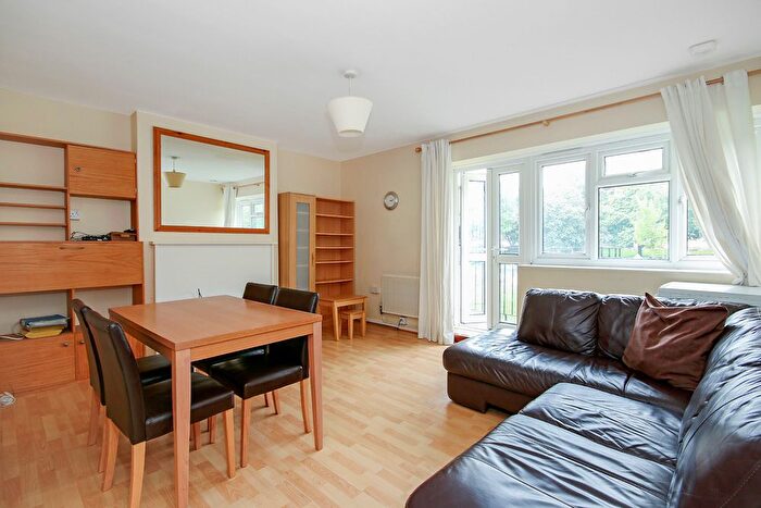 3 Bedroom Flat For Sale In Glen Albyn Road, Wimbledon, SW19