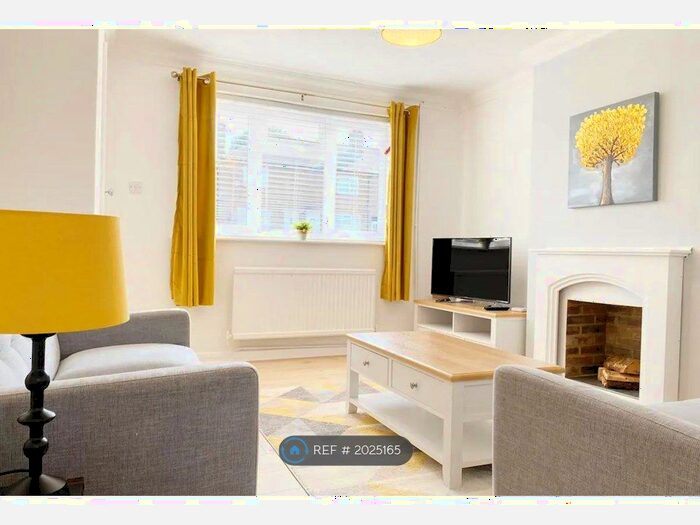 2 Bedroom Semi-Detached House To Rent In Bristol Road, Luton, LU3
