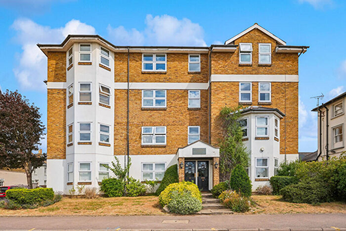1 Bedroom Apartment For Sale In Chatsworth House, Portsmouth Road, Surbiton, KT6