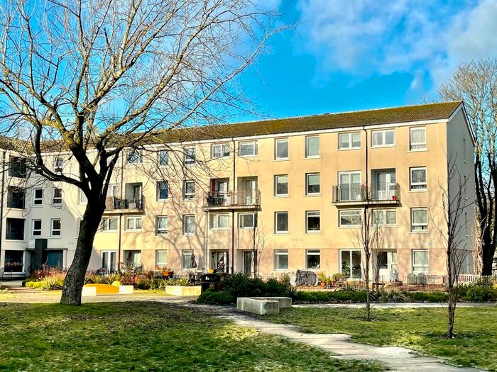 2 Bedroom Flat To Rent In Ardessie Place, Wyndford, Glasgow, G20