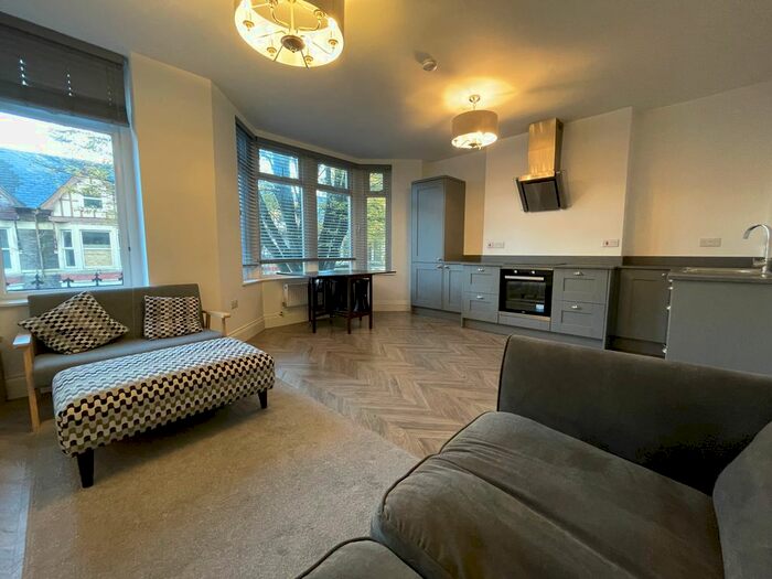 2 Bedroom Flat To Rent In Connaught Road, Roath, CF24