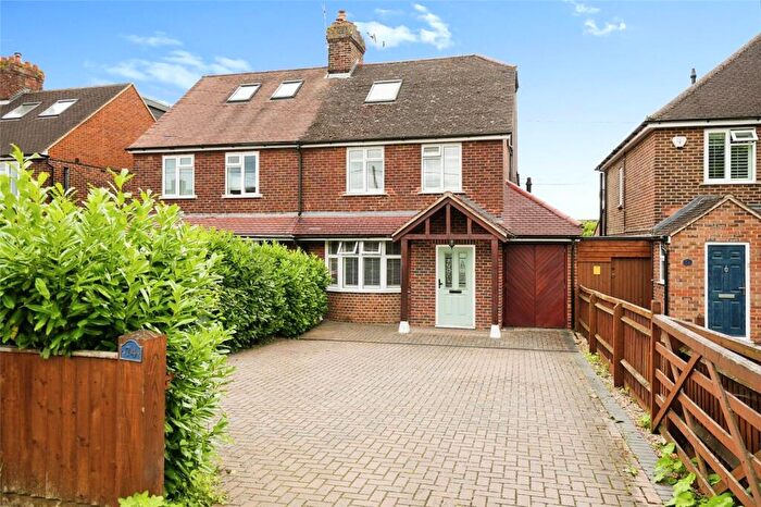 4 Bedroom Semi Detached House For Sale In Buckingham Road, Bicester, Oxfordshire, OX26