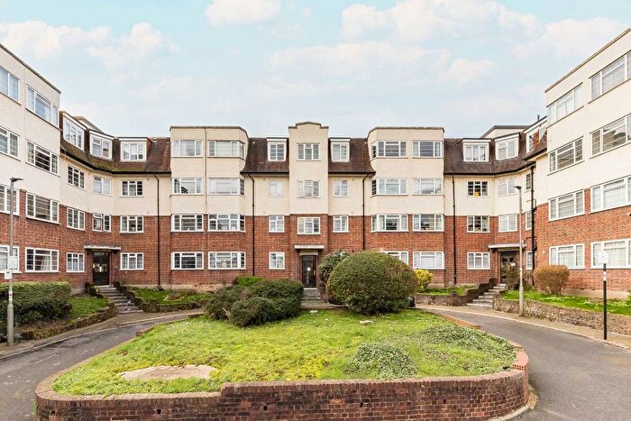 2 Bedroom Flat To Rent In Upper Tooting Road, Tooting, SW17
