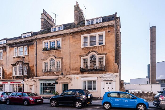 3 Bedroom Ground Maisonette To Rent In St. James's Parade, Bath, BA1