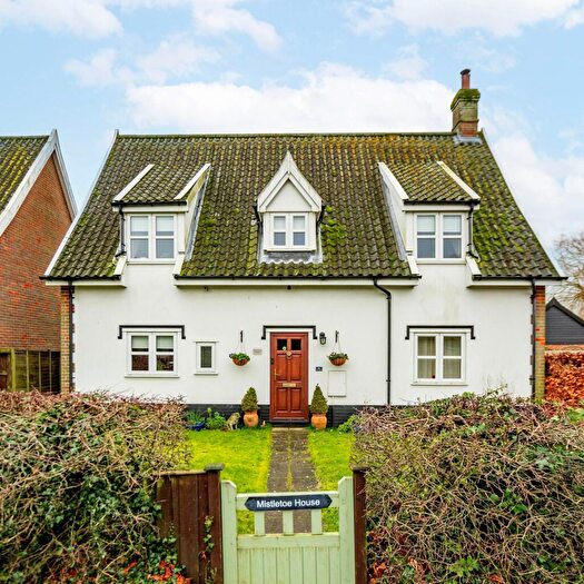3 Bedroom Detached House For Sale In Watton Road, Great Hockham, IP24