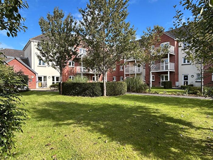 1 Bedroom Flat For Sale In Raleigh Mead, South Molton, EX36