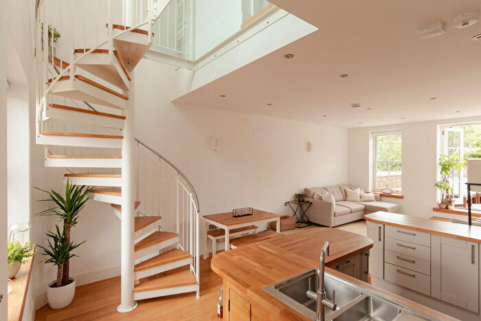 2 Bedroom Apartment For Sale In Peckham Rye, Peckham, SE15