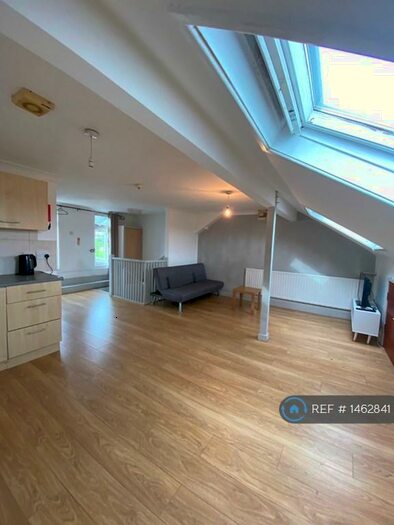 1 Bedroom Flat To Rent In Francis Terrace, Carmarthen, SA31