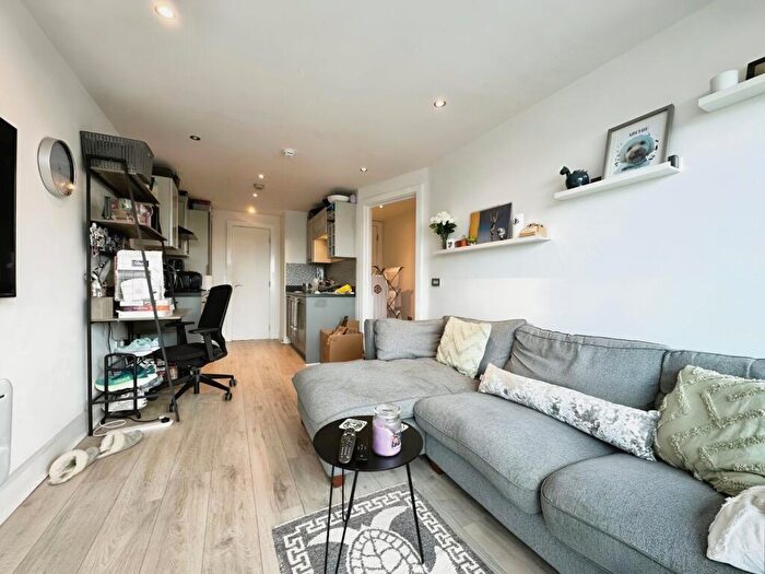 1 Bedroom Flat To Rent In Chadwick Street, Hunslet, Leeds, West Yorkshire, LS10