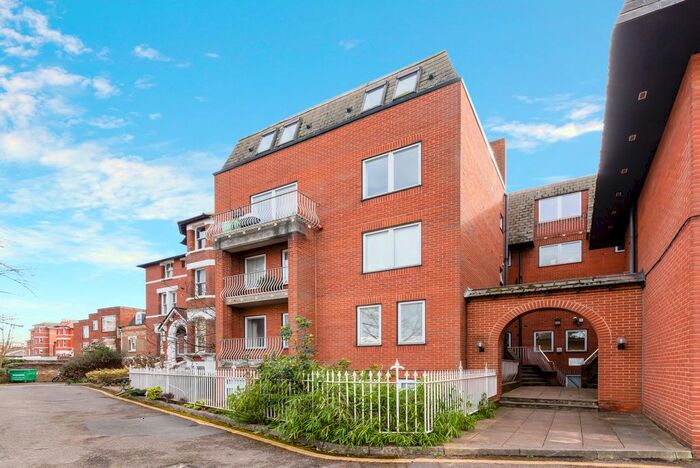 1 Bedroom Flat To Rent In Listergate, Upper Richmond Road, Putney, SW15