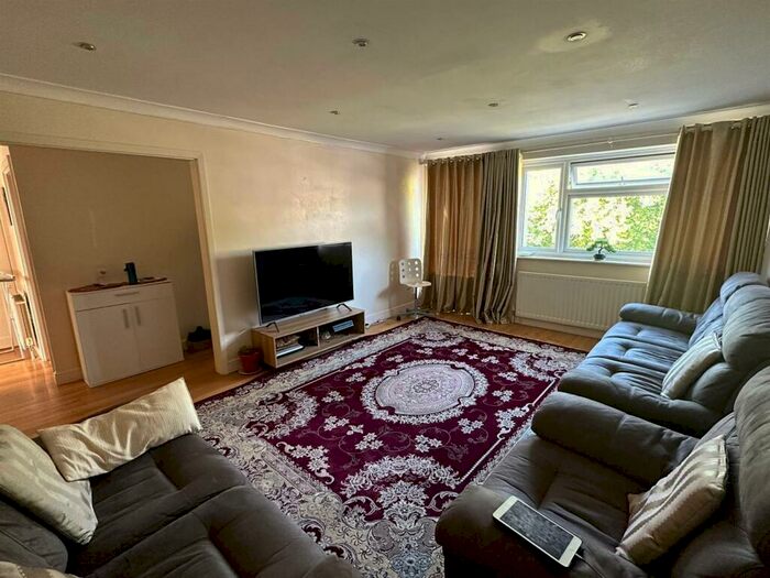 2 Bedroom Flat To Rent In Fontwell Close, Harrow, HA3