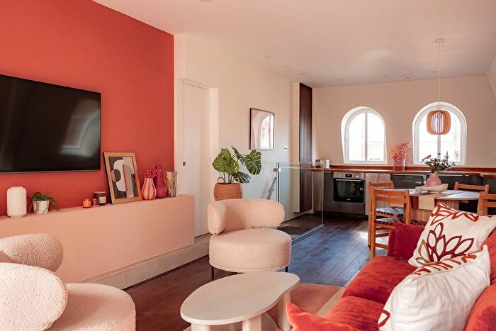 2 Bedroom Flat To Rent In Curzon Street, Mayfair, W1J