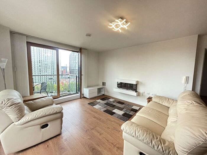 2 Bedroom Apartment To Rent In Vallea Court, Redbank, M4