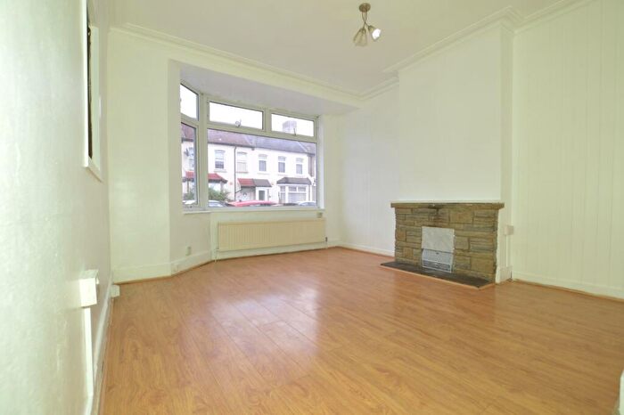 3 Bedroom House To Rent In Alexandra Road, London, E6