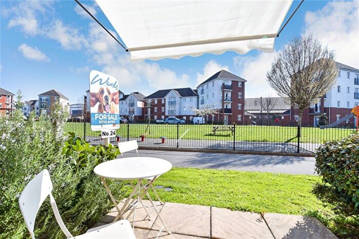 1 Bedroom Flat For Sale In Ingram Close, Larkfield, Kent, ME20