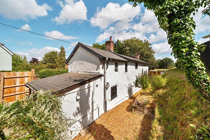 3 Bedroom Detached House For Sale In Chine Road, Upper Woodford, SP4