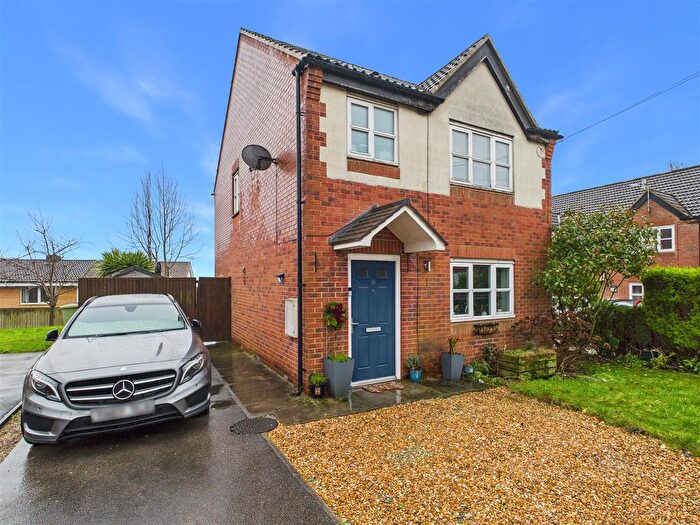 3 Bedroom Detached House For Sale In Elm Tree Crescent, Dronfield, S18