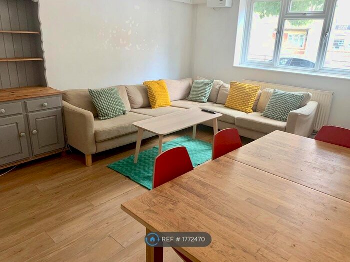5 Bedroom Maisonette To Rent In Weddell House, London, E1